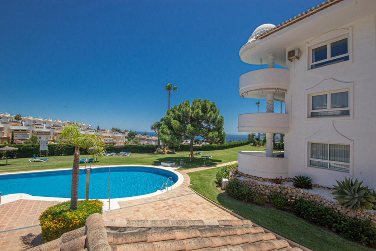 Wonderful 2 Bed Apartment With Stunning Sea Views Sitio de Calahonda Bagian luar foto