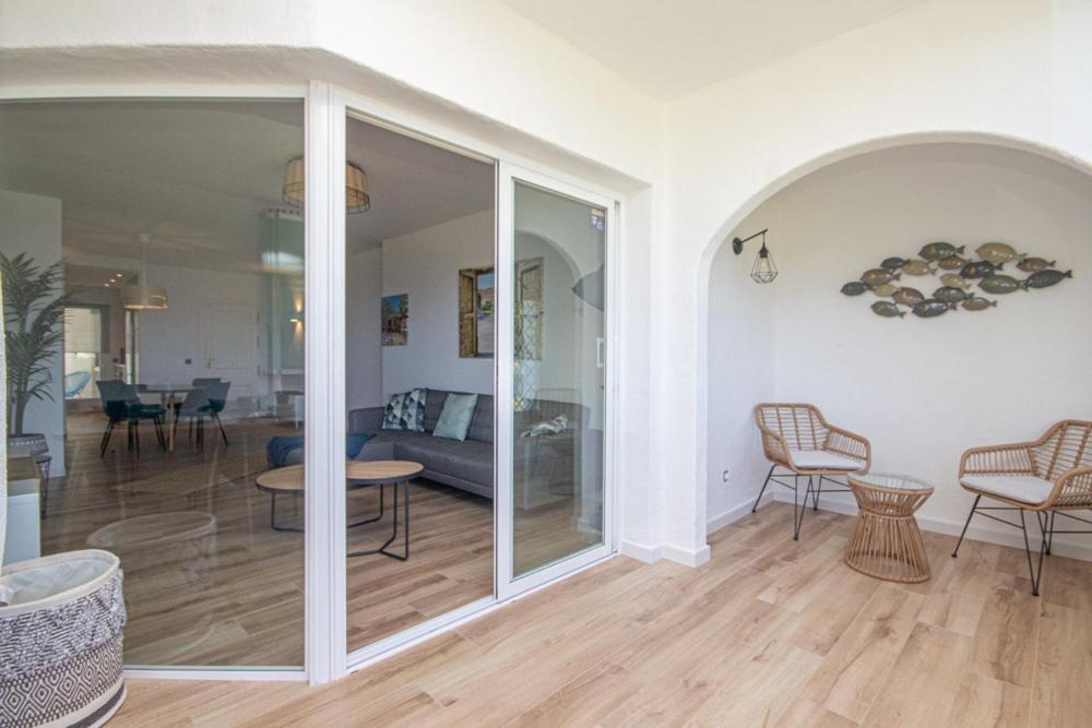 Wonderful 2 Bed Apartment With Stunning Sea Views Sitio de Calahonda Bagian luar foto
