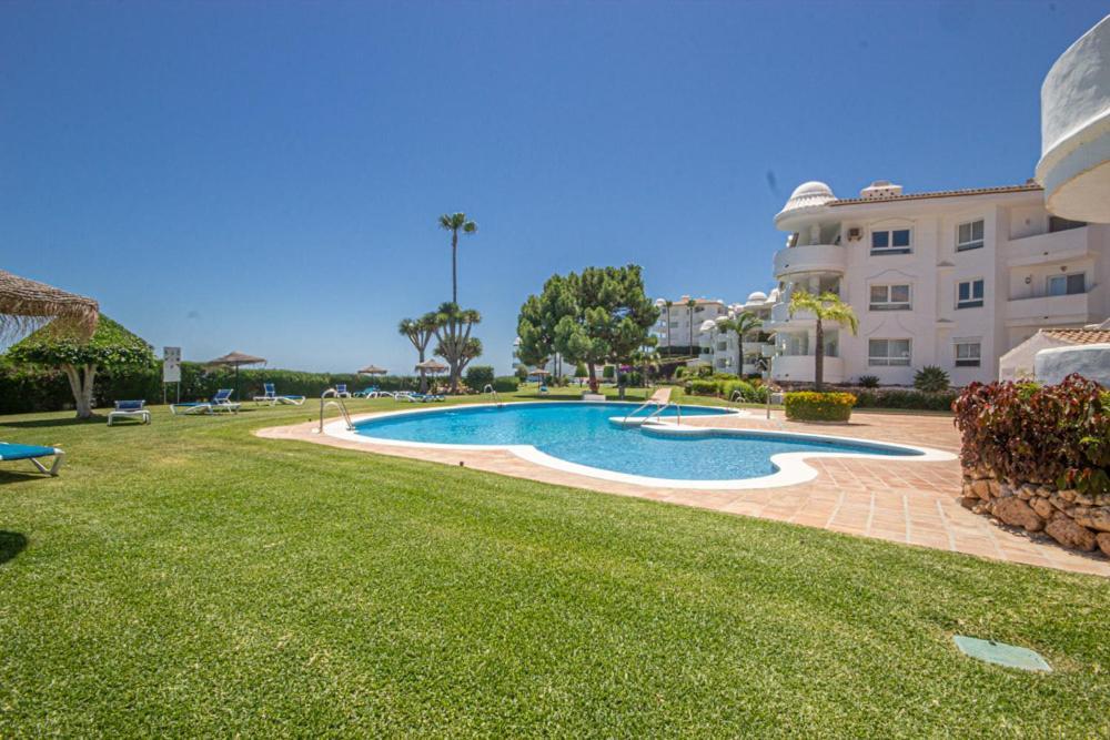 Wonderful 2 Bed Apartment With Stunning Sea Views Sitio de Calahonda Bagian luar foto