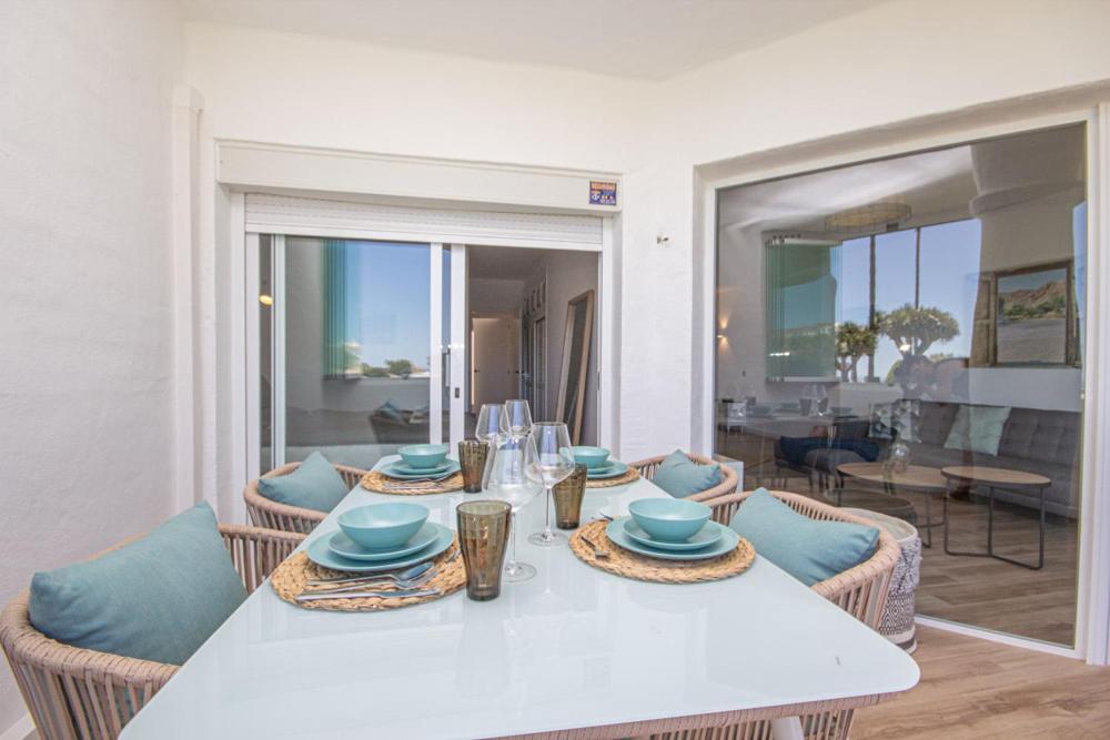 Wonderful 2 Bed Apartment With Stunning Sea Views Sitio de Calahonda Bagian luar foto
