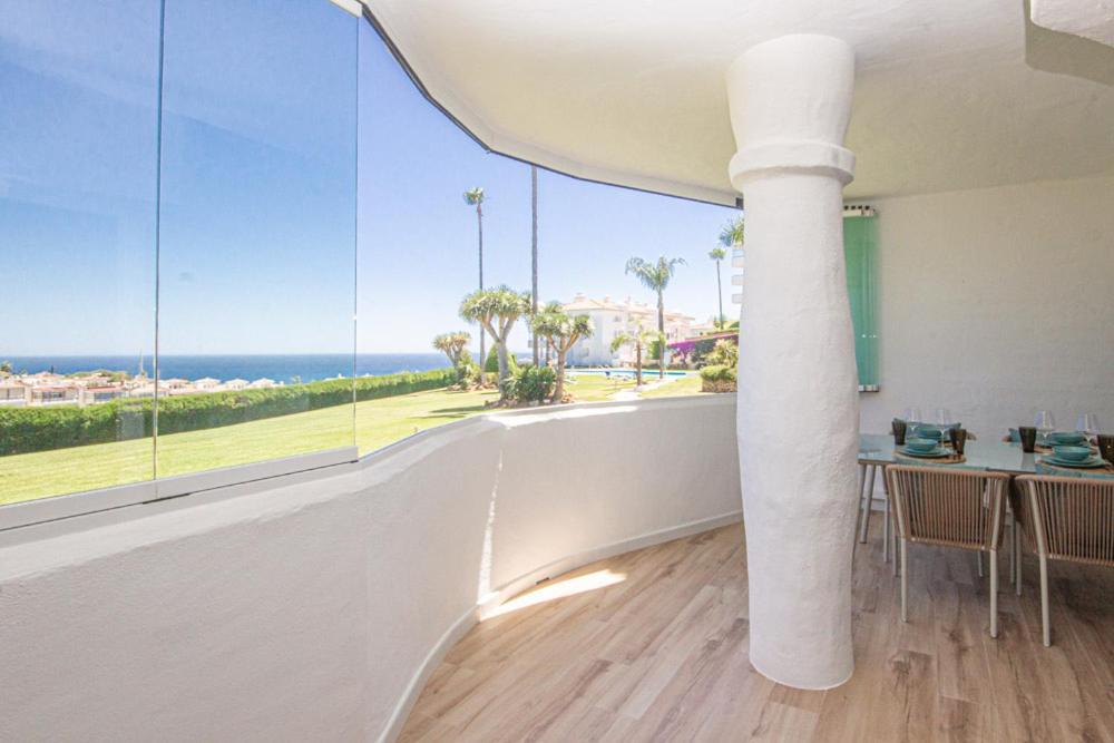 Wonderful 2 Bed Apartment With Stunning Sea Views Sitio de Calahonda Bagian luar foto