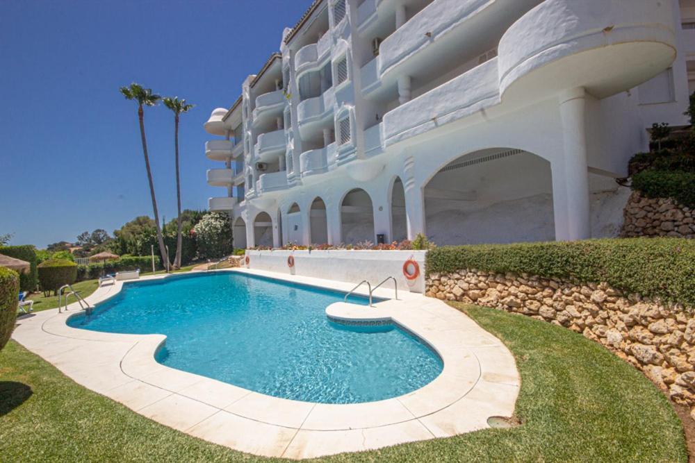 Wonderful 2 Bed Apartment With Stunning Sea Views Sitio de Calahonda Bagian luar foto