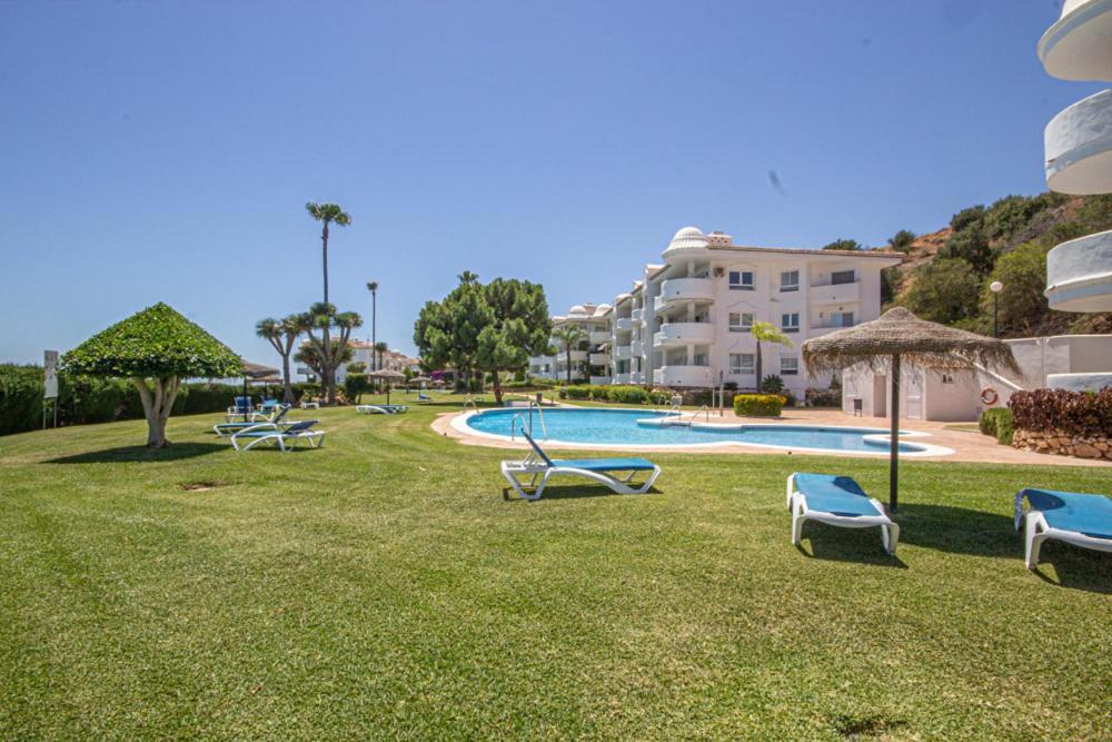 Wonderful 2 Bed Apartment With Stunning Sea Views Sitio de Calahonda Bagian luar foto